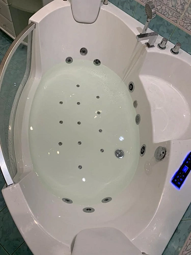 Акриловая ванна Frank F164 угловая 140x140x60см 2020116 Акриловая ванна Frank F164 угловая 140x140x60см 2020116