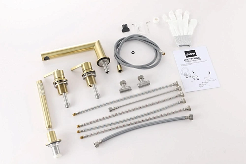 Смеситель на борт ванны ABBER Perfekte 316 AF8A13BG с лейкой, золото брашированное Смеситель на борт ванны ABBER Perfekte 316 AF8A13BG с лейкой, золото брашированное