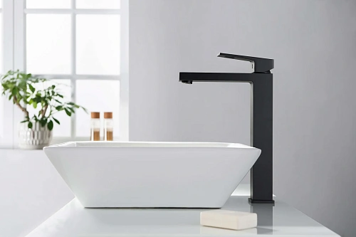 Смеситель для раковины Timo Briana 7111/03F черный Смеситель для раковины Timo Briana 7111/03F черный