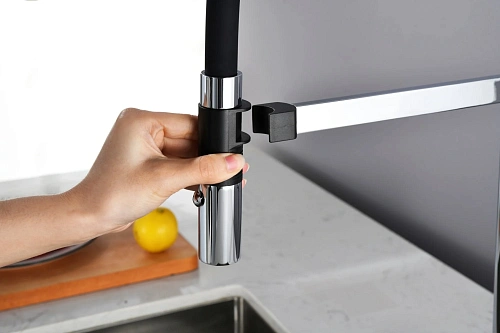 Смеситель для кухни AQUAme Cucina AQM9904CR с гибким изливом, хром Смеситель для кухни AQUAme Cucina AQM9904CR с гибким изливом, хром