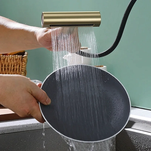 Смеситель для кухни Splenka S206.49.03 с выдвижным изливом, золотой сатин Смеситель для кухни Splenka S206.49.03 с выдвижным изливом, золотой сатин