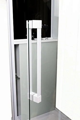 Душевая кабина GROSSMAN GR160 (100x100x215) Душевая кабина GROSSMAN GR160 (100x100x215)