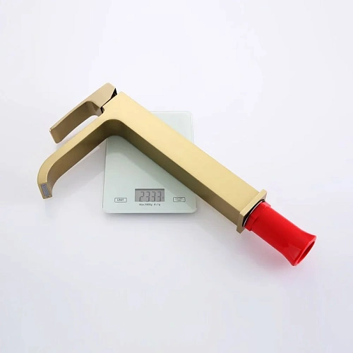 Смеситель для раковины Raglo R02.15.03, сатин золотой Смеситель для раковины Raglo R02.15.03, сатин золотой