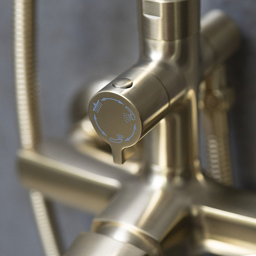 Душевая система Lemark Ursus LM7262BG с регулируемой высотой штанги, брашированное золото Душевая система Lemark Ursus LM7262BG с регулируемой высотой штанги, брашированное золото