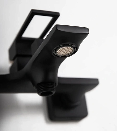 Смеситель для ванны BelBagno LUCE LUC-VAS-NERO черный матовый Смеситель для ванны BelBagno LUCE LUC-VAS-NERO черный матовый