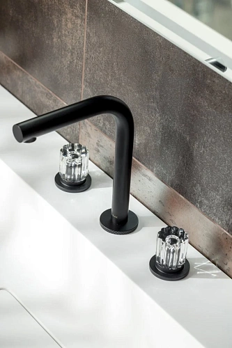 Смеситель для раковины Boheme ELEGANTE BLACK 152-B-EL Смеситель для раковины Boheme ELEGANTE BLACK 152-B-EL