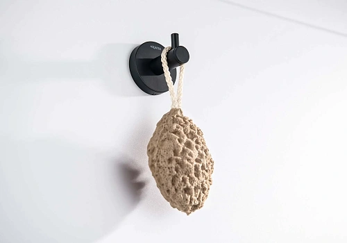 Крючок Aquatek ЕВРОПА AQ4101MB черный матовый Крючок Aquatek ЕВРОПА AQ4101MB черный матовый