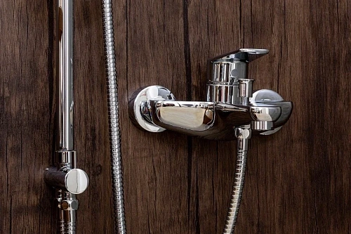 Душевая система Orange Flipo M23-933cr с изливом, хром Душевая система Orange Flipo M23-933cr с изливом, хром