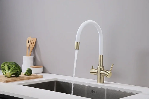 Смеситель для кухни Paulmark Salix бронза белый шланг Sa213419-BRw Смеситель для кухни Paulmark Salix бронза белый шланг Sa213419-BRw