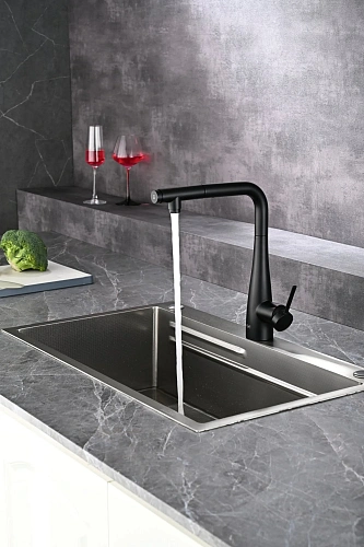 Смеситель для кухни AQUAme Cucina AQM9902MB с выдвижным изливом, черный матовый Смеситель для кухни AQUAme Cucina AQM9902MB с выдвижным изливом, черный матовый