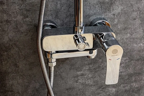 Душевая система Orange Otto M22-911cr с изливом, хром Душевая система Orange Otto M22-911cr с изливом, хром