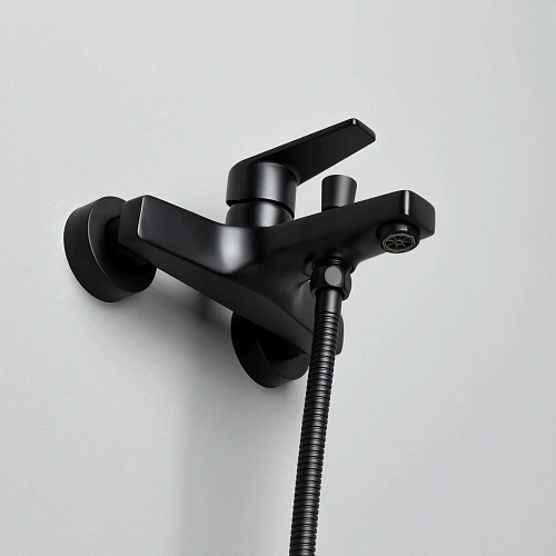 Смеситель для ванны Allen Brau Eclipse 5.E1003-31 черный матовый Смеситель для ванны Allen Brau Eclipse 5.E1003-31 черный матовый