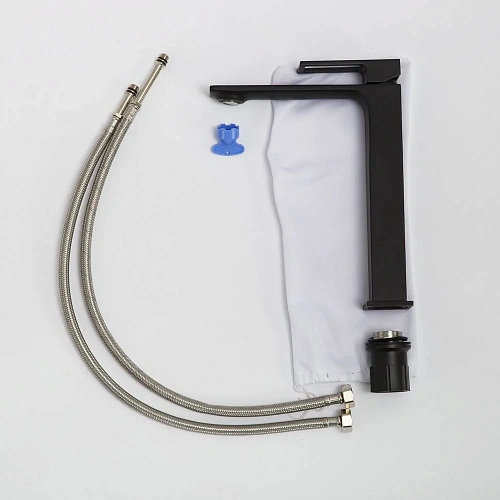 Смеситель для раковины BelBagno LUCE LUC-LMC-NERO-W0 черный матовый Смеситель для раковины BelBagno LUCE LUC-LMC-NERO-W0 черный матовый