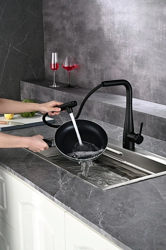 Смеситель для кухни AQUAme Cucina AQM9902MB с выдвижным изливом, черный матовый Смеситель для кухни AQUAme Cucina AQM9902MB с выдвижным изливом, черный матовый