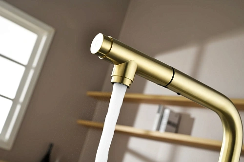 Смеситель для кухни AQUAme Cucina AQM9902BG с выдвижным изливом, золото шлифованное Смеситель для кухни AQUAme Cucina AQM9902BG с выдвижным изливом, золото шлифованное