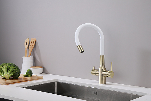 Смеситель для кухни Paulmark Salix бронза белый шланг Sa213419-BRw Смеситель для кухни Paulmark Salix бронза белый шланг Sa213419-BRw