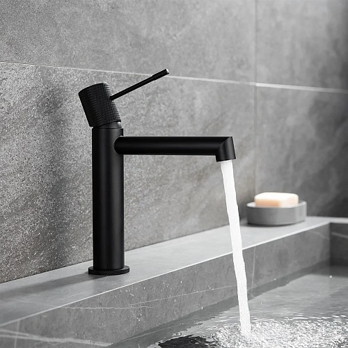 Смеситель для раковины Vincea Desire VBF-1D1MB черный Смеситель для раковины Vincea Desire VBF-1D1MB черный