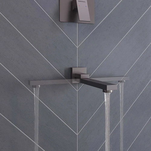 Душевая система BERGES NARDIS 3S встраиваемая, поворотный излив, оружейная сталь 071012 Душевая система BERGES NARDIS 3S встраиваемая, поворотный излив, оружейная сталь 071012