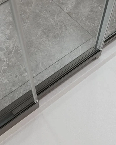 Душевой уголок CEZARES MOLVENO-AF-31-90-C-GM-IV цвет профиля оружейная сталь стекло прозрачное 900x900 мм Душевой уголок CEZARES MOLVENO-AF-31-90-C-GM-IV цвет профиля оружейная сталь стекло прозрачное 900x900 мм