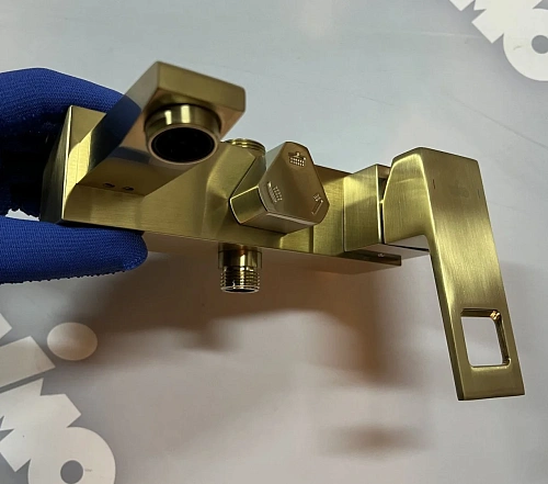 Душевая система Timo Briana SX-7130/17 золото матовое Душевая система Timo Briana SX-7130/17 золото матовое