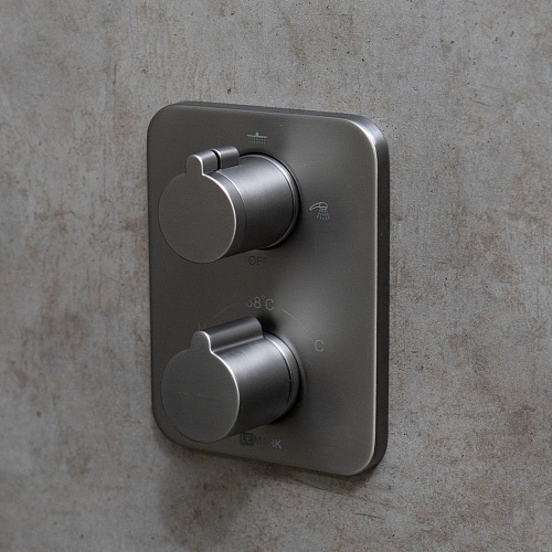 Душевая система Lemark Bronx LM3749GM термостатическая, встраиваемая, графит Душевая система Lemark Bronx LM3749GM термостатическая, встраиваемая, графит