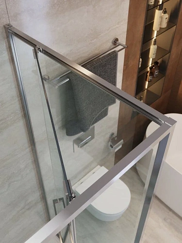 Душевой уголок CEZARES LUX-AH-FS-11-140/100-C-CR 140x100 см, профиль хром, стекло прозрачное Душевой уголок CEZARES LUX-AH-FS-11-140/100-C-CR 140x100 см, профиль хром, стекло прозрачное