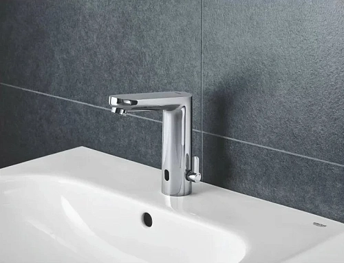 Смеситель для раковины GROHE Eurosmart Cosmopolitan E, 230V, L-размер, хром (120123) инфракрасный Смеситель для раковины GROHE Eurosmart Cosmopolitan E, 230V, L-размер, хром (120123) инфракрасный