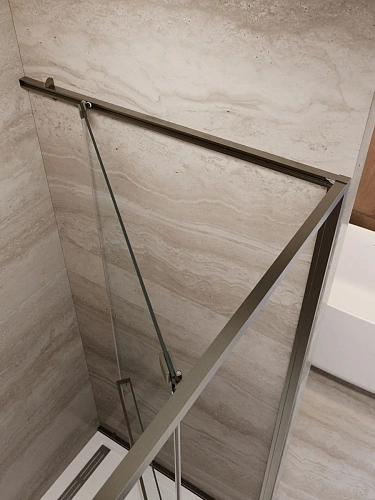 Душевая дверь CEZARES LUX-B-FS-1-100-C-GM 100 см, профиль оружейная сталь, стекло прозрачное Душевая дверь CEZARES LUX-B-FS-1-100-C-GM 100 см, профиль оружейная сталь, стекло прозрачное