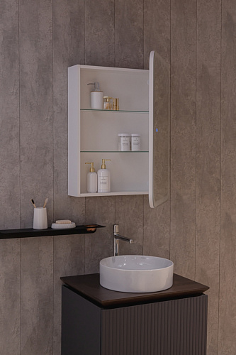 Зеркальный шкаф AQUAme AQM9202 600х800 с посветкой и подогревом универсальный монтаж Зеркальный шкаф AQUAme AQM9202 600х800 с посветкой и подогревом универсальный монтаж