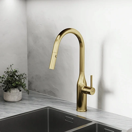 Смеситель для кухни Sancos Grand SC4002BG с вытяжным изливом, брашированное золото Смеситель для кухни Sancos Grand SC4002BG с вытяжным изливом, брашированное золото