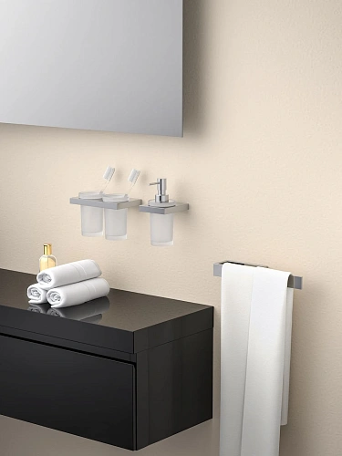 Дозатор жидкого мыла Timo Petruma 15239/00 хром Дозатор жидкого мыла Timo Petruma 15239/00 хром