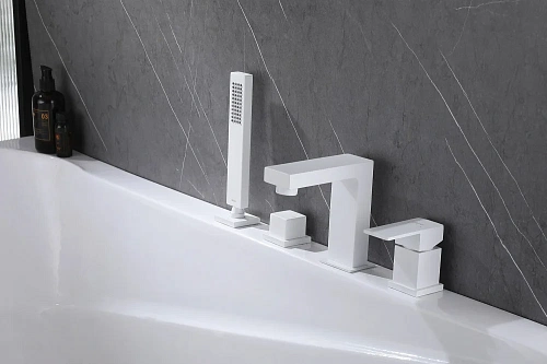 Смеситель на борт ванны ABBER Daheim AF8213W белый матовый Смеситель на борт ванны ABBER Daheim AF8213W белый матовый