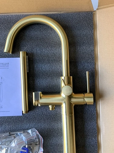 Смеситель для ванны Timo Saona 2310/17Y-CR напольный золото матовое Смеситель для ванны Timo Saona 2310/17Y-CR напольный золото матовое