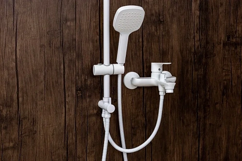 Душевая система Orange Aristo M19-944w с изливом, белый Душевая система Orange Aristo M19-944w с изливом, белый