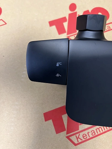 Смеситель для ванны Timo Helmi 4024/03Y черный Смеситель для ванны Timo Helmi 4024/03Y черный