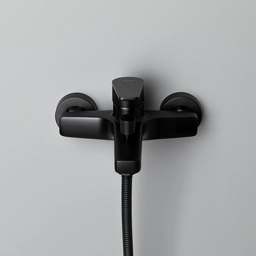 Смеситель для ванны Allen Brau Eclipse 5.E1003-31 черный матовый Смеситель для ванны Allen Brau Eclipse 5.E1003-31 черный матовый