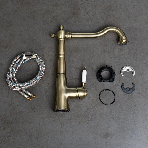 Смеситель для кухни Lemark Villa LM4805B, бронза Смеситель для кухни Lemark Villa LM4805B, бронза