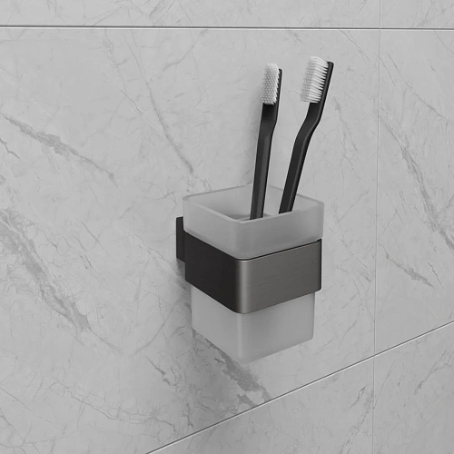 Стакан Lemark SMOOTH LINE с держателем, графит 9736015 Стакан Lemark SMOOTH LINE с держателем, графит 9736015