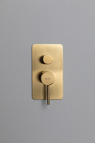 Смеситель для ванны Allen Brau Priority 5.31A11-GB (с внутренней частью, 3 выхода) золото Смеситель для ванны Allen Brau Priority 5.31A11-GB (с внутренней частью, 3 выхода) золото