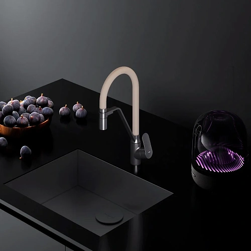 Смеситель для кухни AM.PM Like F8007826 с каналом для питьевой воды и гибким изливом, черный/бежевый Смеситель для кухни AM.PM Like F8007826 с каналом для питьевой воды и гибким изливом, черный/бежевый