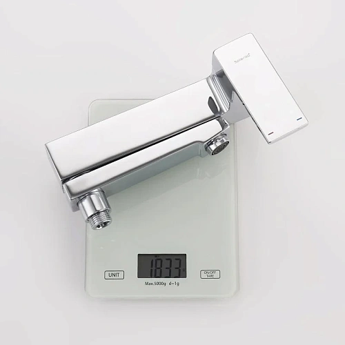 Смеситель для ванны Splenka S01.30, хром Смеситель для ванны Splenka S01.30, хром