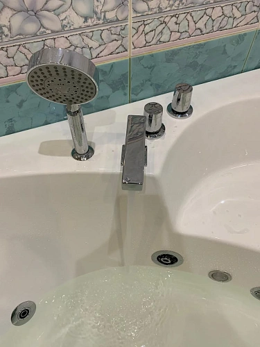 Акриловая ванна Frank F164 угловая 140x140x60см 2020116 Акриловая ванна Frank F164 угловая 140x140x60см 2020116