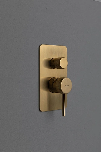 Смеситель для ванны Allen Brau Priority 5.31011-GB (с внутренней частью, 2 выхода) золото Смеситель для ванны Allen Brau Priority 5.31011-GB (с внутренней частью, 2 выхода) золото