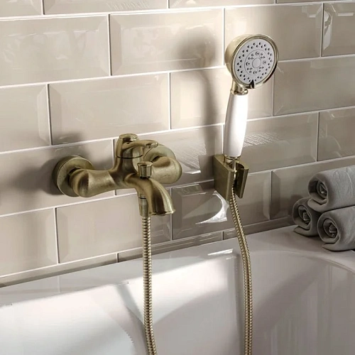 Смеситель для ванны IDDIS Oldie (OLDBR00i02) Смеситель для ванны IDDIS Oldie (OLDBR00i02)