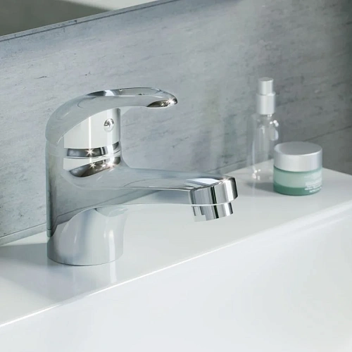 Смеситель для раковины Dorff Comfort D8021000 хром Смеситель для раковины Dorff Comfort D8021000 хром