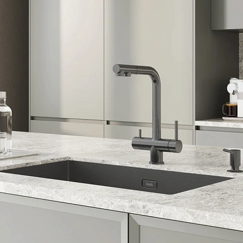 Смеситель для кухни IDDIS Umbra (UMBGMPFi05) с выдвижным изливом и каналом для фильтра, графит Смеситель для кухни IDDIS Umbra (UMBGMPFi05) с выдвижным изливом и каналом для фильтра, графит
