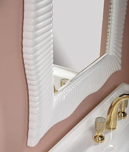 Зеркало Armadi Art SOHO 561 light белый глянец, 70х100 ППУ с подсветкой Зеркало Armadi Art SOHO 561 light белый глянец, 70х100 ППУ с подсветкой