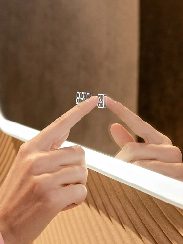 Зеркало Silver mirrors СТИВ-4 700x680 Сенсорный выключатель + ЧАСЫ ФР-00001699 Зеркало Silver mirrors СТИВ-4 700x680 Сенсорный выключатель + ЧАСЫ ФР-00001699