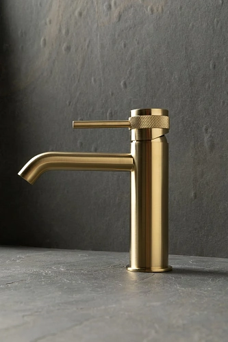 Смеситель для раковины Allen Brau Priority 5.31A01-GB золото Смеситель для раковины Allen Brau Priority 5.31A01-GB золото