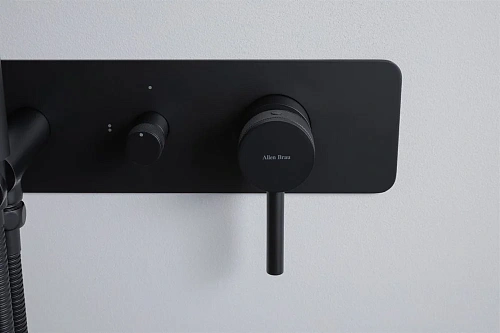 Смеситель для ванны Allen Brau Priority 5.31A05-31 (с внутренней частью) черный матовый Смеситель для ванны Allen Brau Priority 5.31A05-31 (с внутренней частью) черный матовый